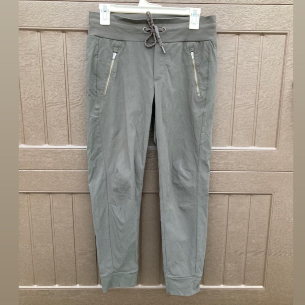 Women’s Athleta Joggers Size 4